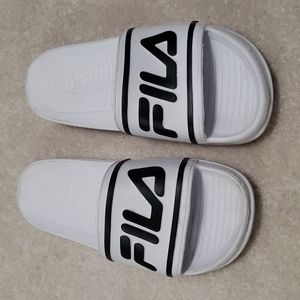 Boys Fila Slides Size 6